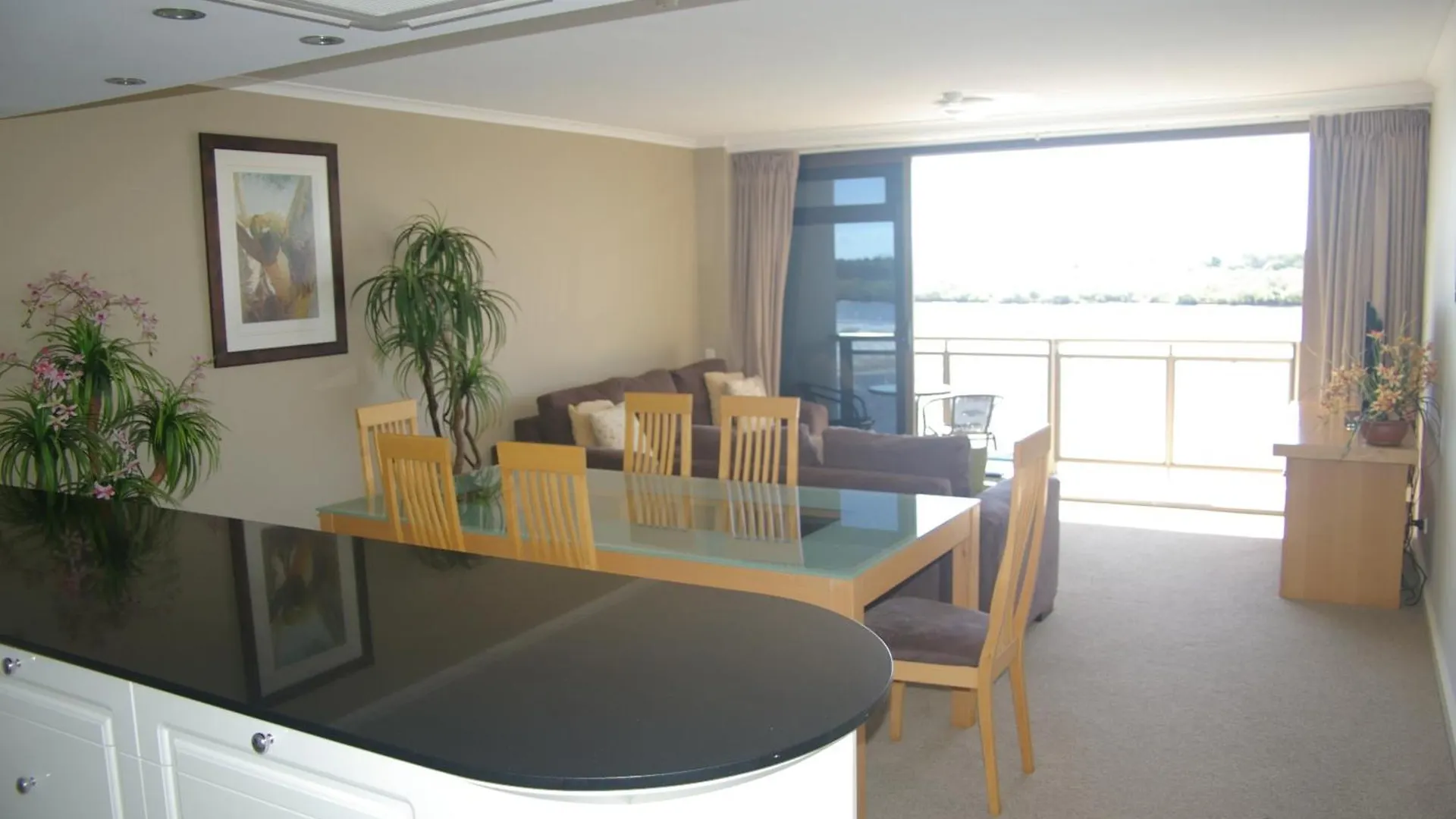 Trafalgar Towers Aparthotel Maroochydore